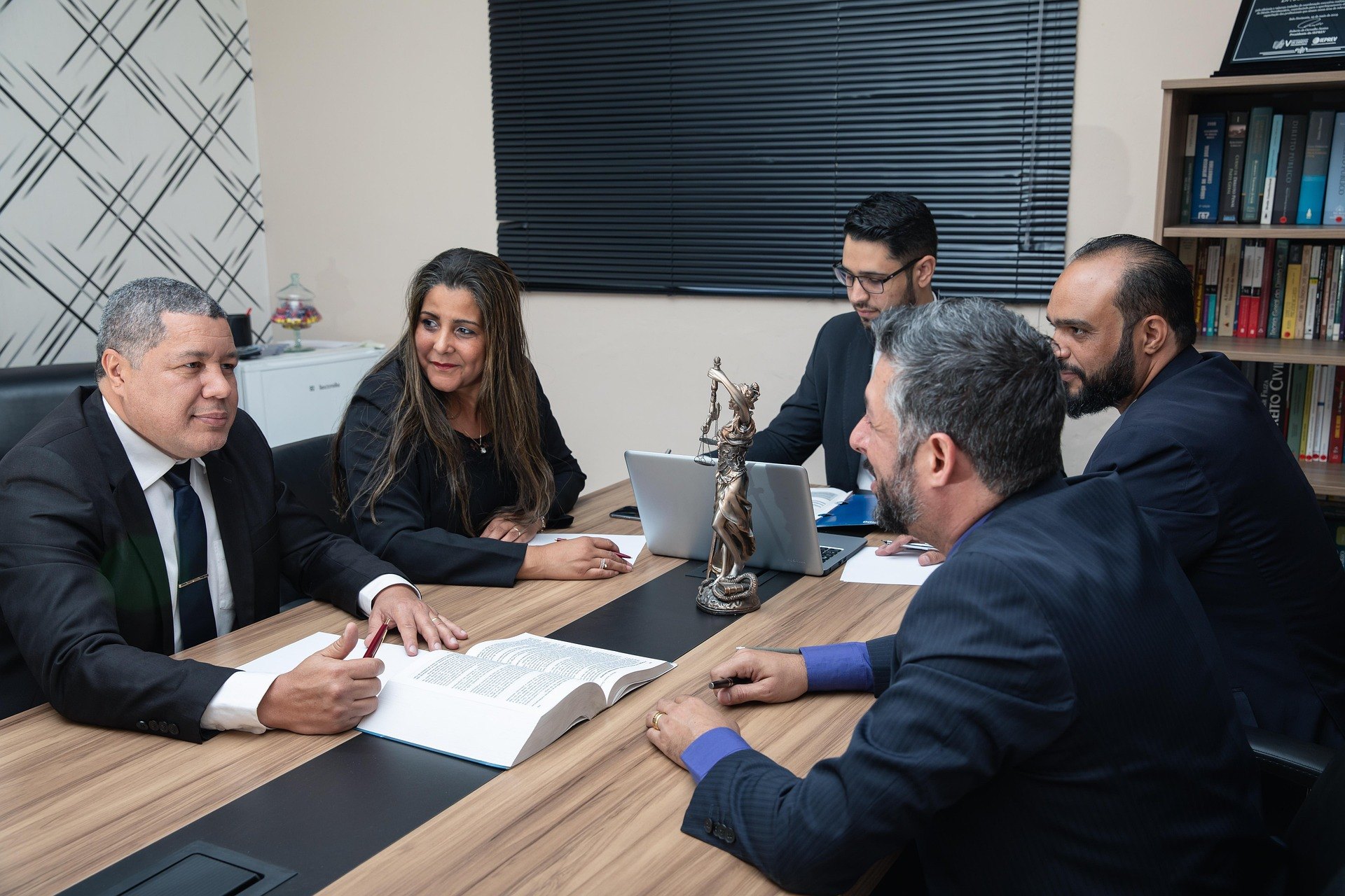 dubai-based-lawyer-article-min